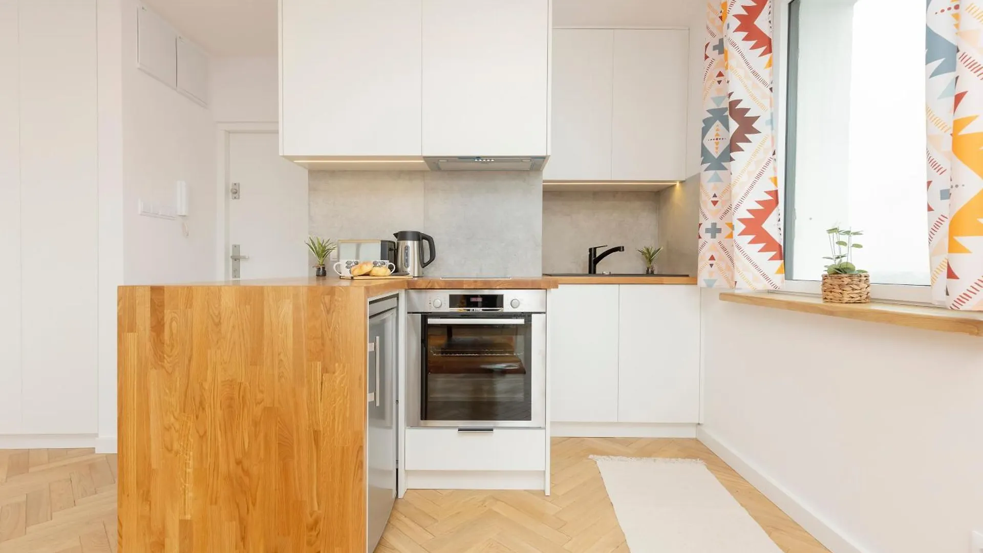 Studio On The 15Th Floor With A View Of The Warsaw Panorama By Noclegi Renters 0*,