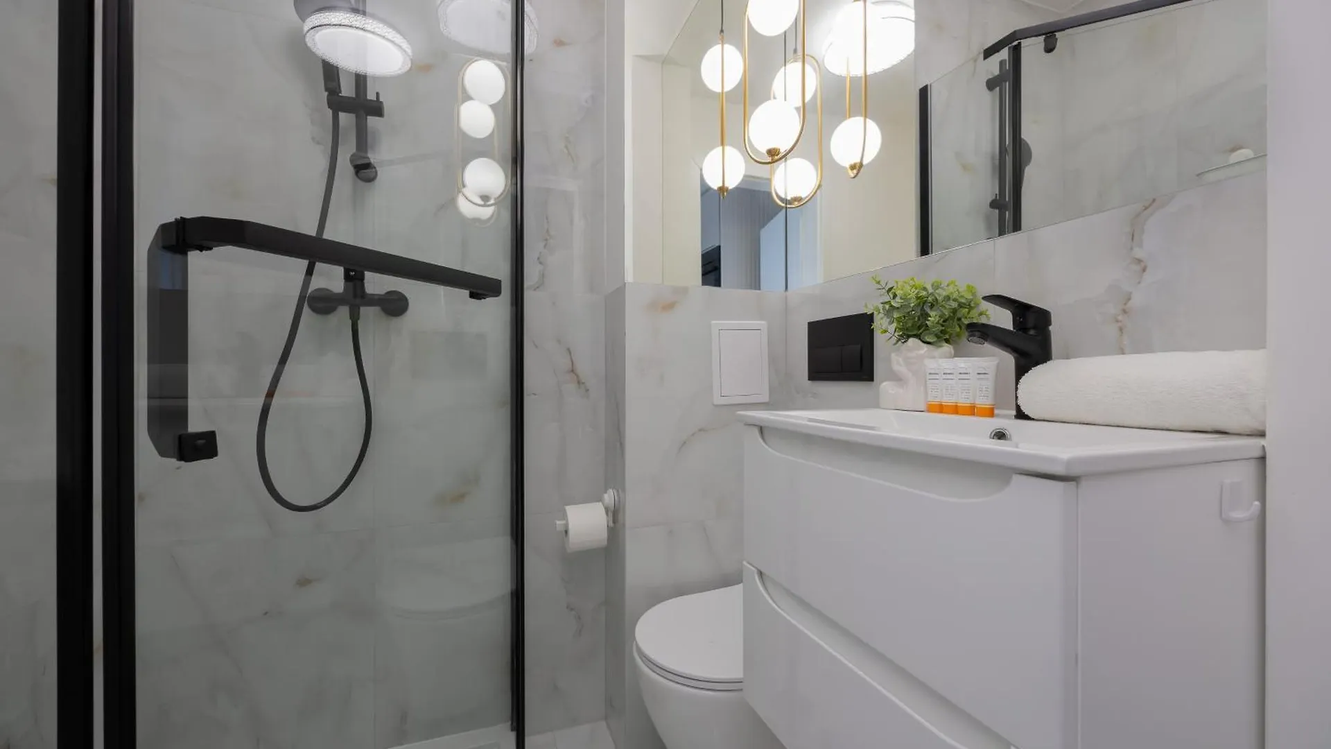 Stylish Studios Located Near Pge Narodowy By Noclegi Renters Varsovia 0*,  Polonia