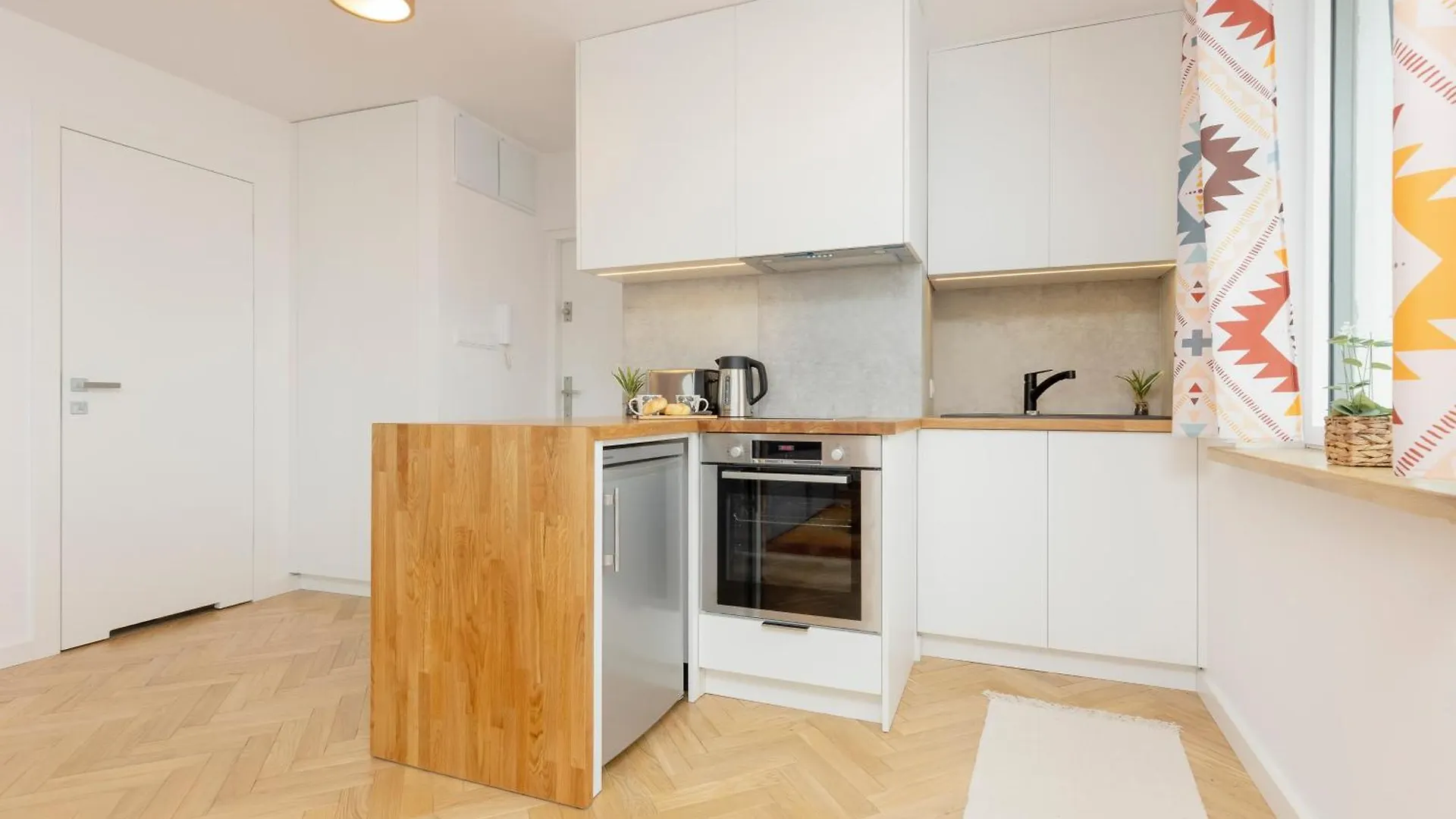 Studio On The 15Th Floor With A View Of The Warsaw Panorama By Noclegi Renters 0*,  بولندا